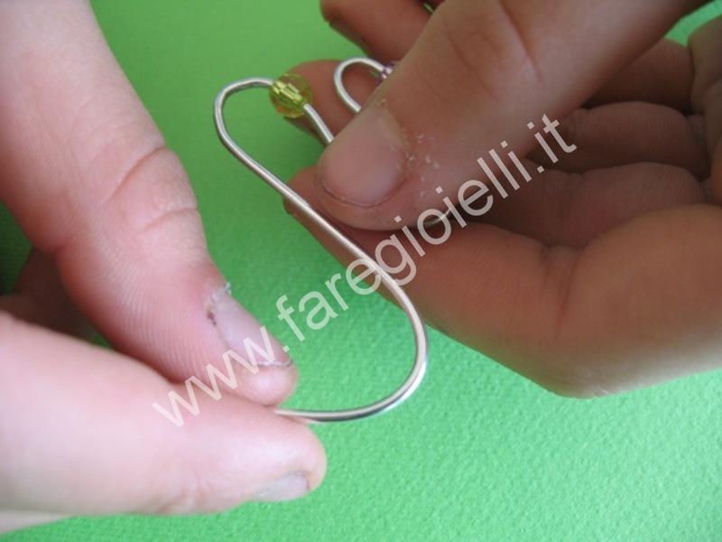 tutorial orecchini con fili metallici-8