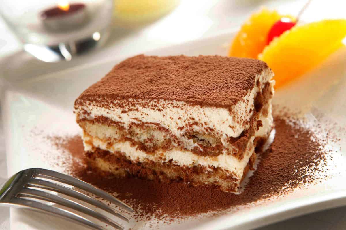 tiramisù in un piatto