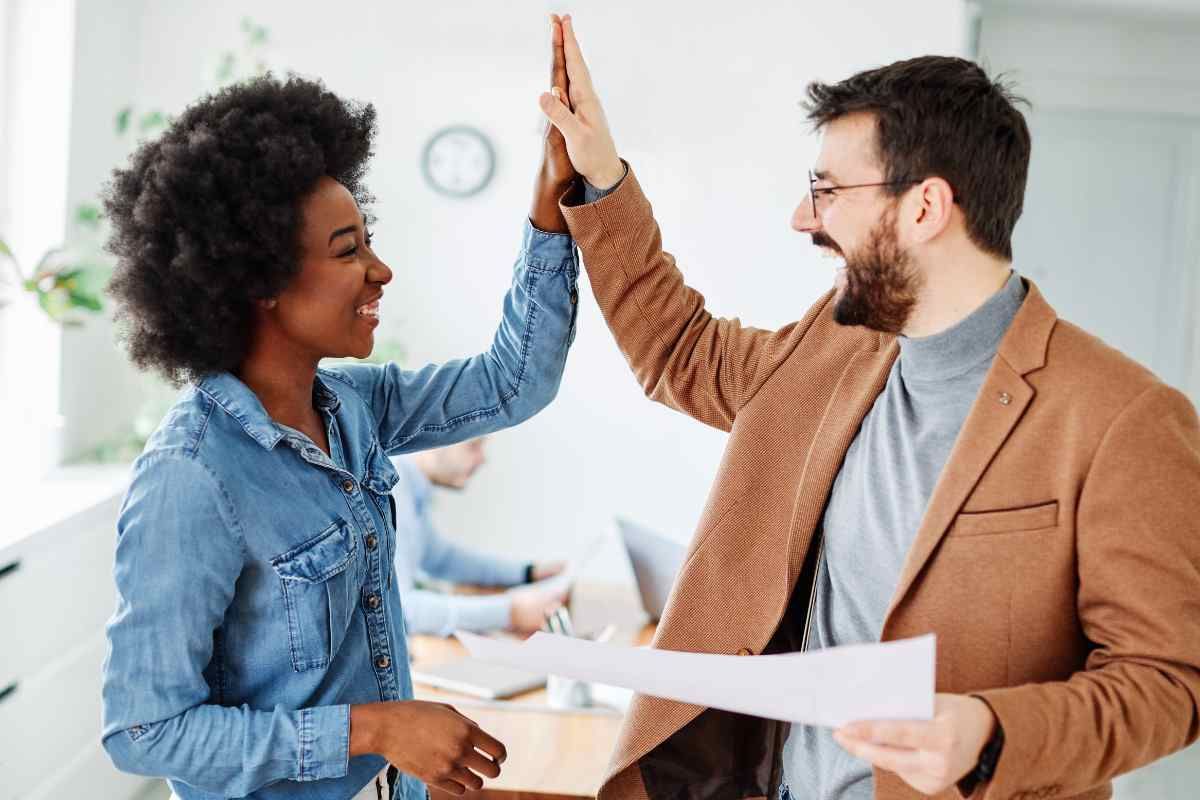 Lavoratori, in arrivo 1.500 euro di arretrati e aumenti in busta fino a 120 euro al mese: ecco chi riguarda