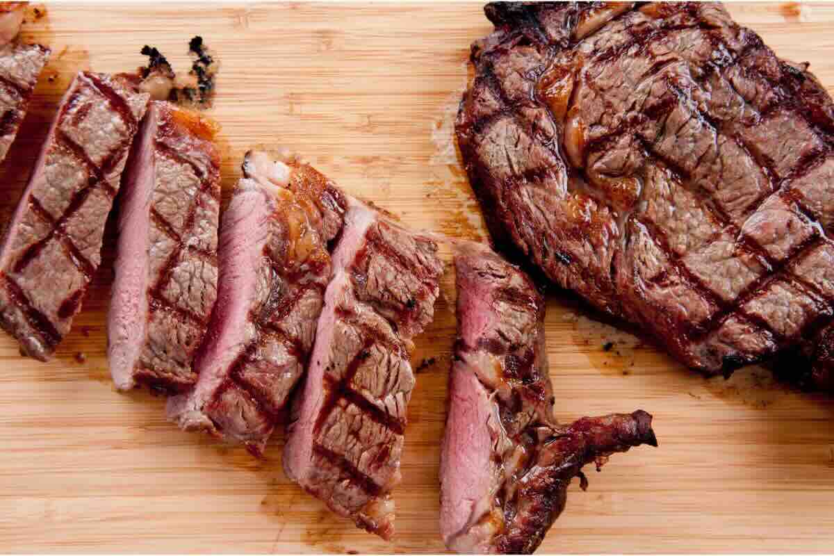 Un mio amico chef mi ha appena svelato il trucco per una carne tenera e succosa: non l’avevo mai assaggiata così prima d’ora