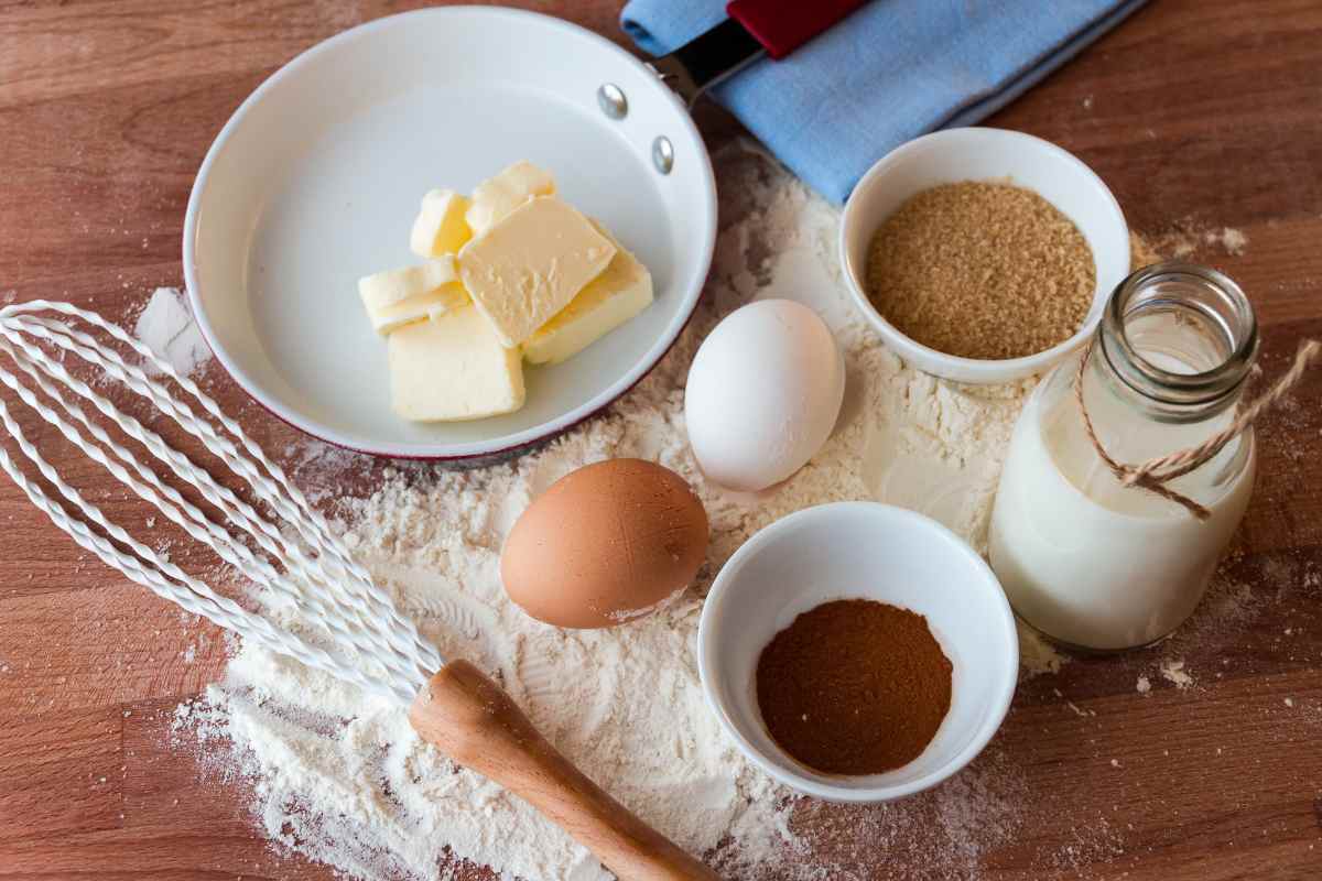 Per preparare questo ciambellone non c’è bisogno della bilancia: pochi ingredienti e la morbidezza è assicurata