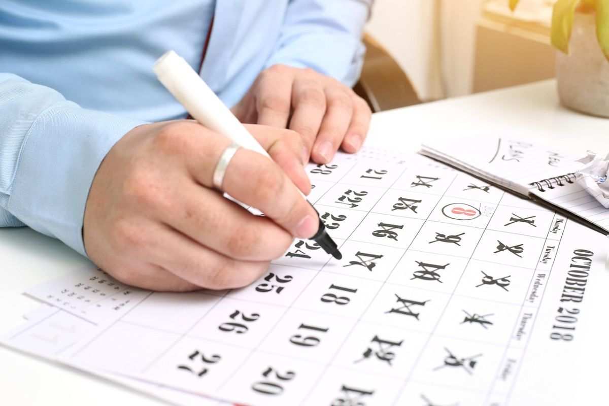 mano calendario date