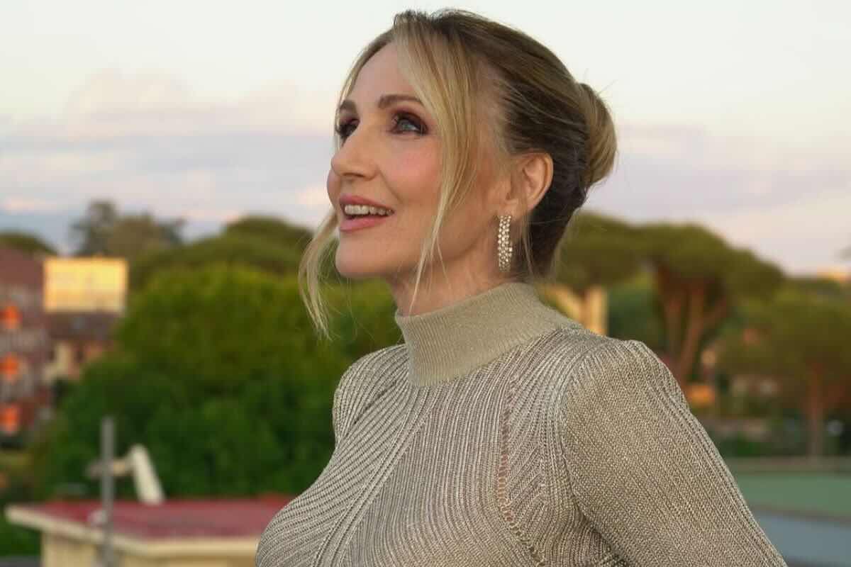 Lorella Cuccarini senza trucco: pioggia di insulti sui social – Video