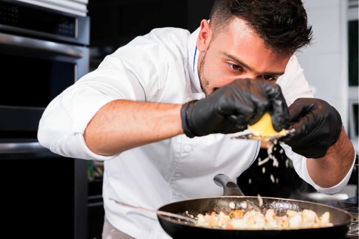 Questo primo piatto si prepara in solo 15 minuti ed ha un profumo d’estate pazzesco: da provare