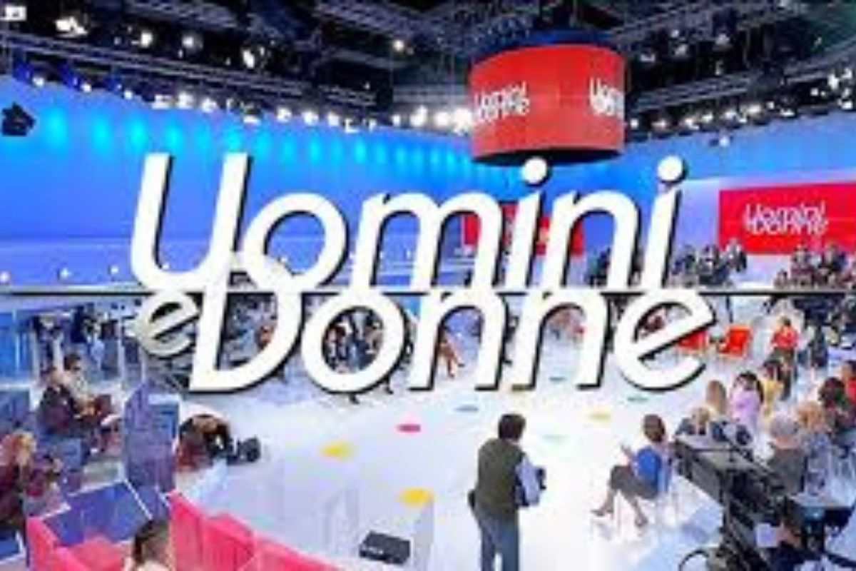 Gemma esagera ‘glielo ha lanciato addosso’: Uomini e donne, il gesto della dama indigna il pubblico