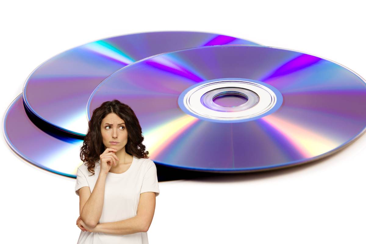 Hai ancora dei vecchi cd o dvd? Puoi riciclarli in questa elegante decorazione per la casa