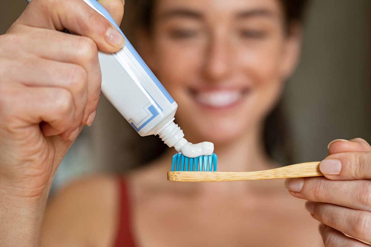 Basta comprare il classico dentifricio, io lo preparo in casa: uso solo ingredienti naturali e risparmio anche